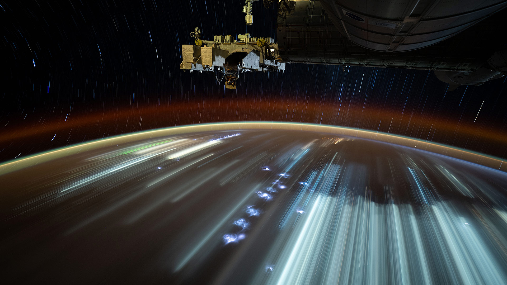 风从旧街吹过的时候